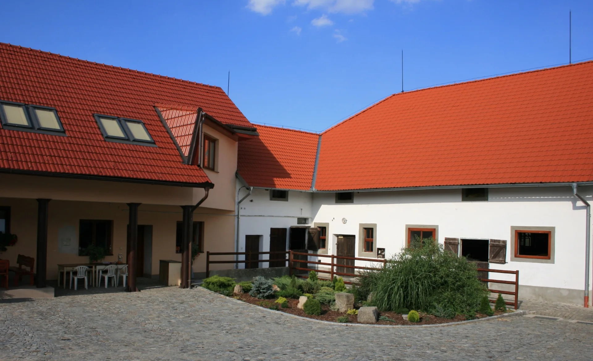 Nádvoří penzionu U Kapličky v Třebenicích